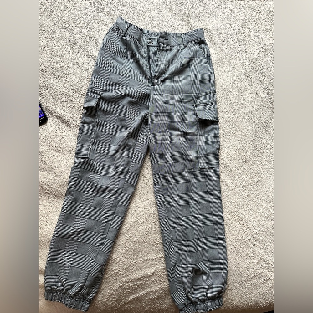 Forever 21 - high waisted Cargo Pants size M
